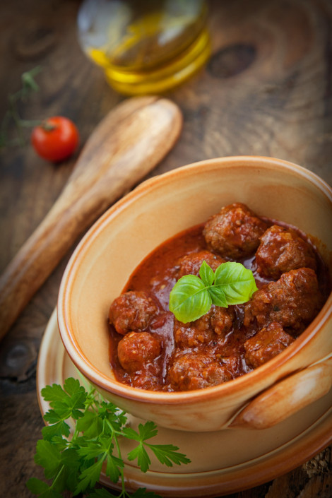Italian cooking – meat balls with basil
